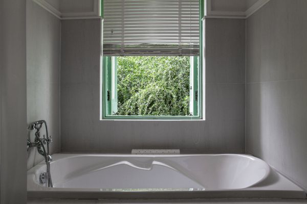 Cost of Fiberglass Tub Installation in Wesley Chapel